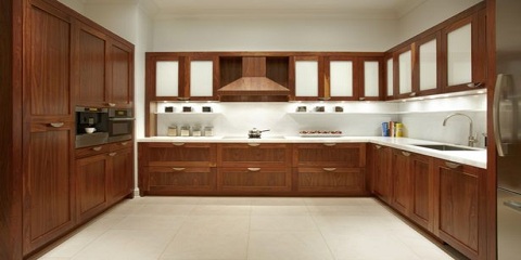 Kitchen_cabinets_with_chimney